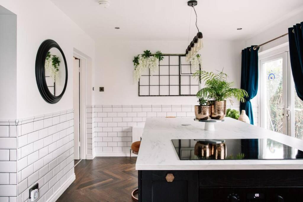 Modern & Stylish Home In The Heart Of Белфаст Экстерьер фото
