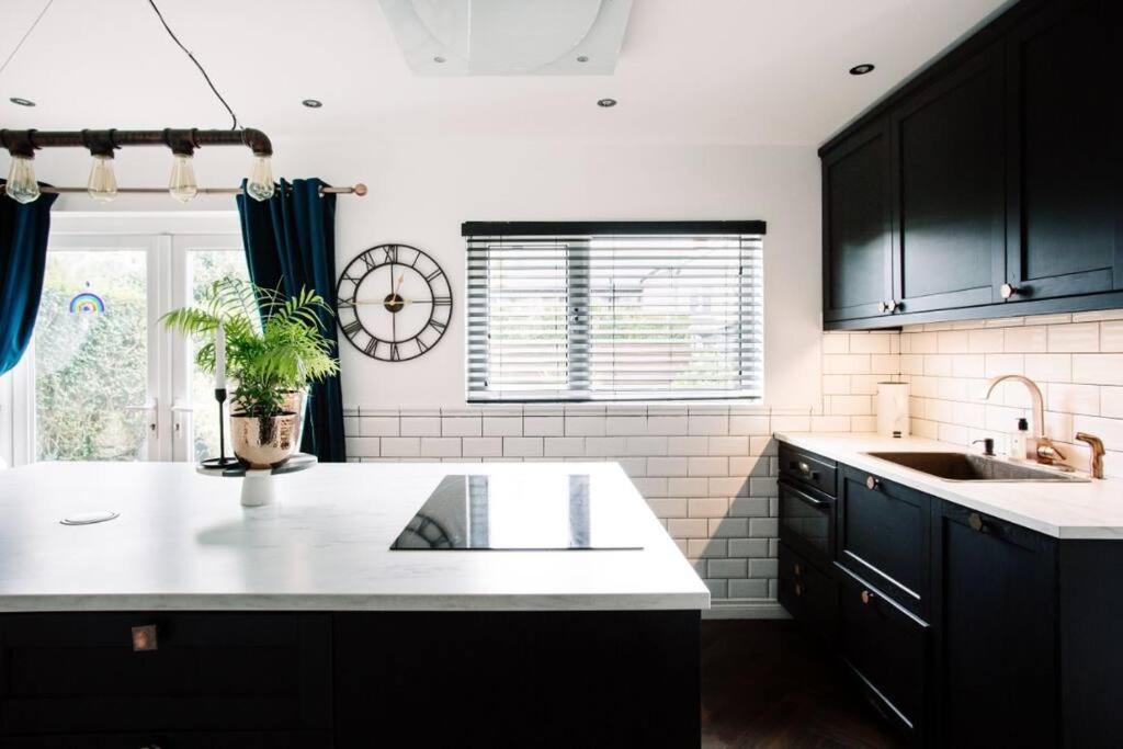 Modern & Stylish Home In The Heart Of Белфаст Экстерьер фото